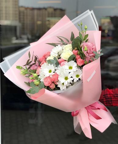 Букет цветов из: Розы, Лизиантусы и Хризантемы в Набережных Челнах